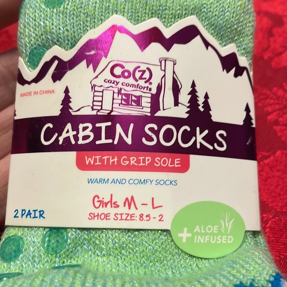 cozy comfy cabin socks with grip sole & aloe infused